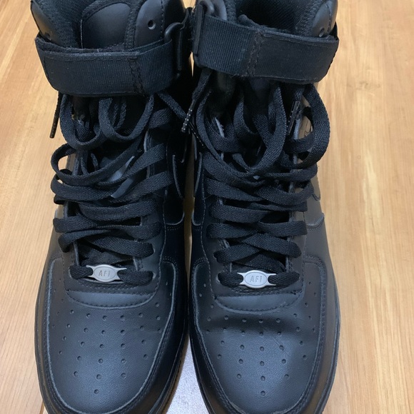 Mens Nike Sneakers - Picture 2 of 10